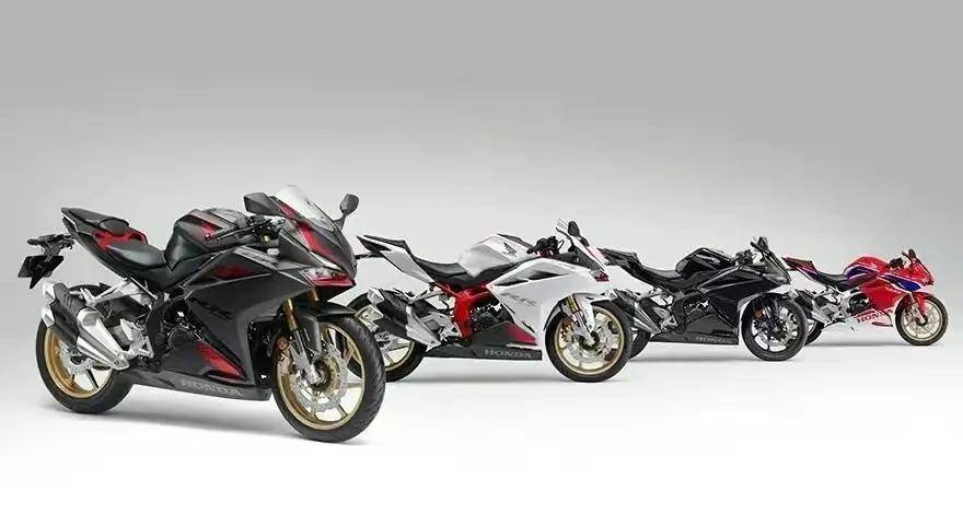 这款带双r的cbr250rr是有点东西,毕竟能定位rr就能看出该车不简单