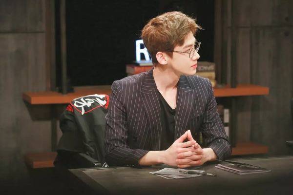 茶丽忽略了发起人白敬亭没有击掌,是没看清楚还是故意炒作?