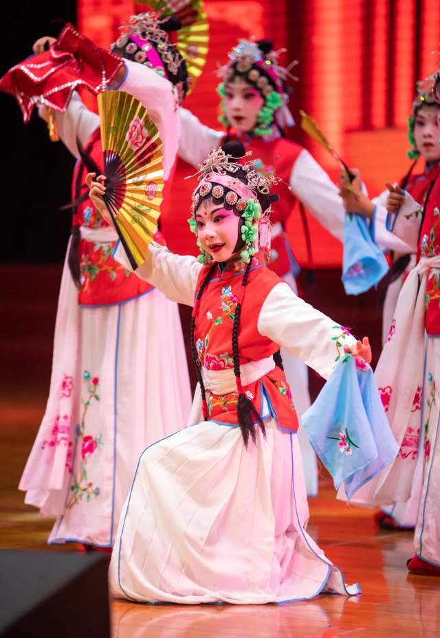 红歌,京剧,白局齐上阵,栖霞区这所小学六一汇演点亮童年!