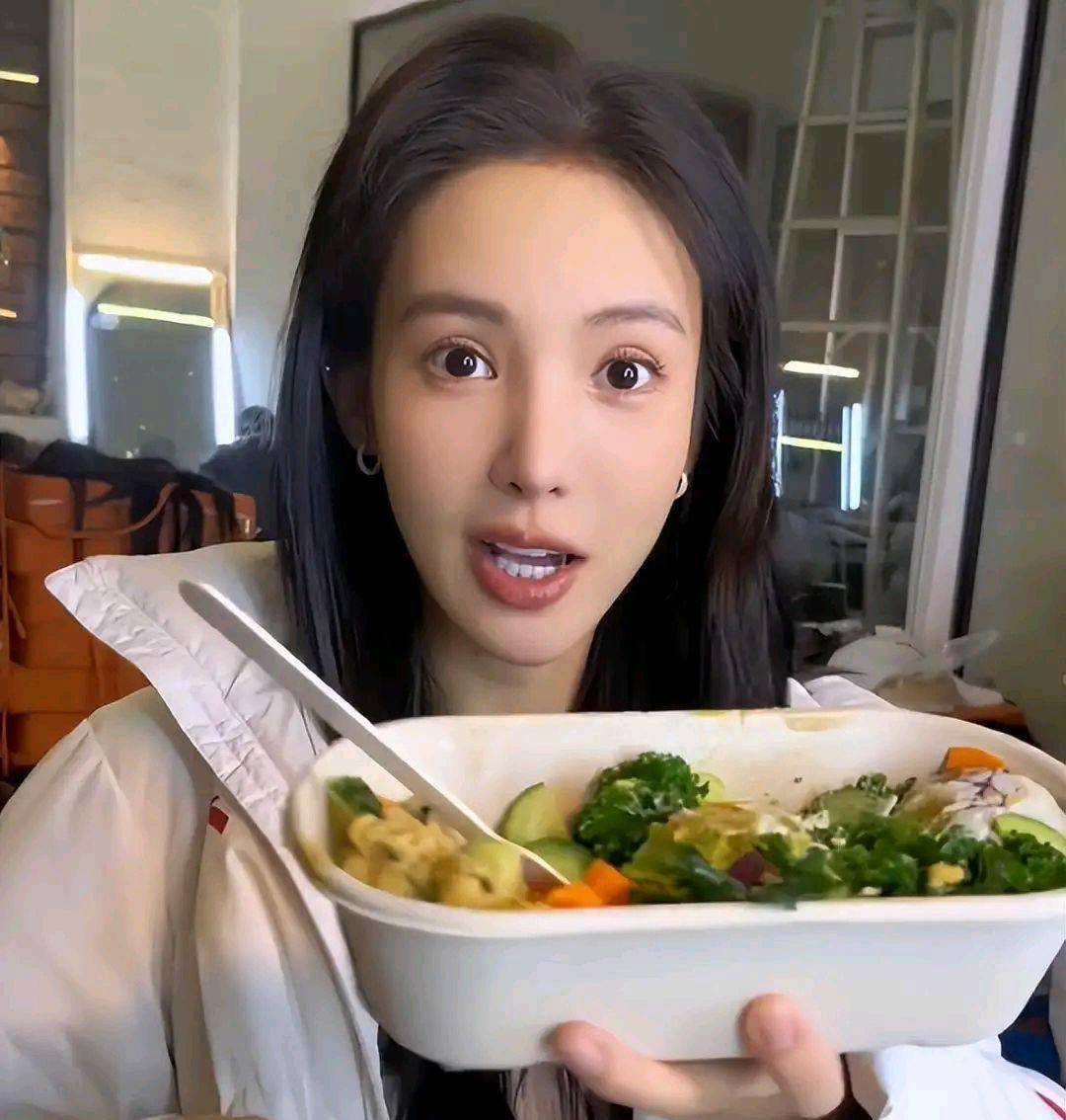 除此之外,金晨在表演中的表情和动作也经常被批评为过于刻意和夸张.