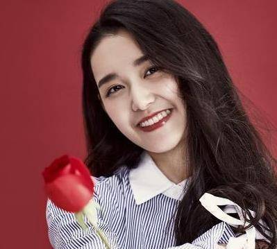 初吻给了吴磊,16岁为拍戏导致粉碎性骨裂,娱乐圈都在等她长大_蒋依依