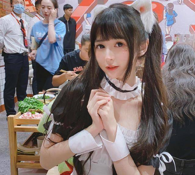 蔡萝莉终于露出全脸,可爱萝莉形象萌翻网友,大妈照谣言不攻自破_明星