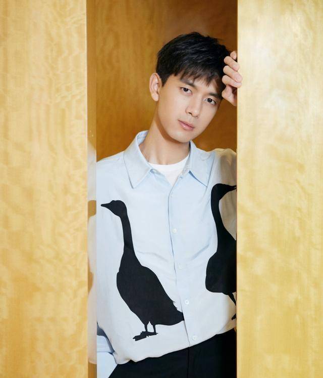 大家的现男友,李现出现在北电打篮球!