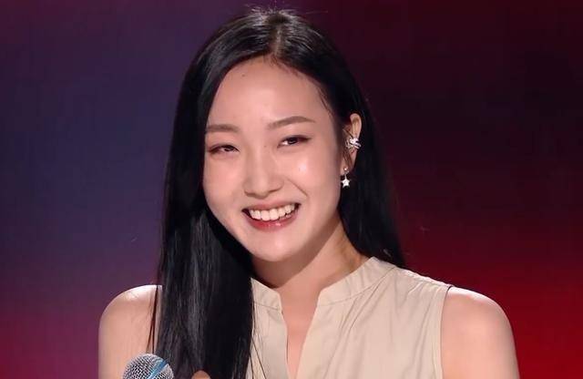 整体形象都不输单依纯,为了给战队争光,也为了给李宇春挽回颜面,潘虹