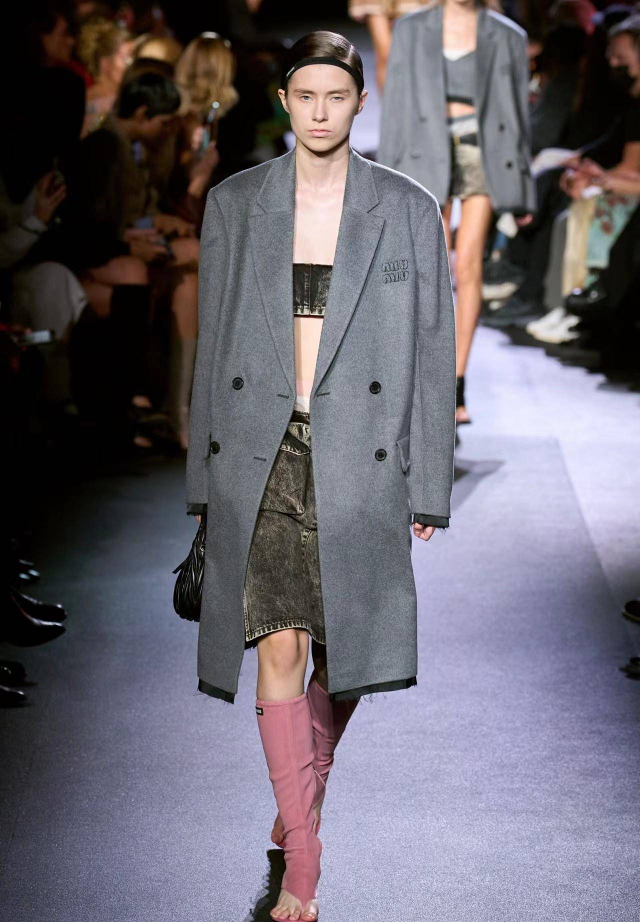 巴黎时装周|miumiu-2023春季成衣系列(下)_miumiu_臀部_尼龙