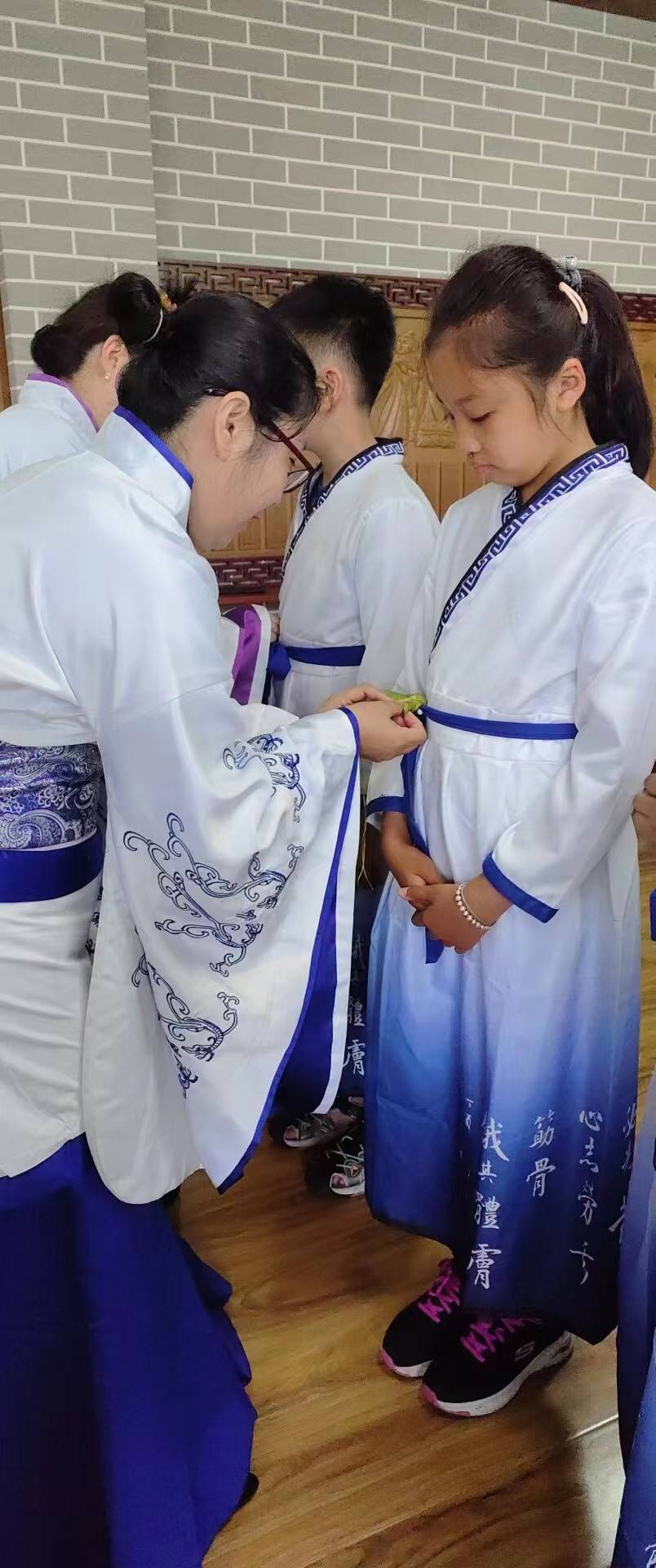 山师附小4.4中队举办迎"六一"暨十岁"成童礼"仪式_少年_中国_成长