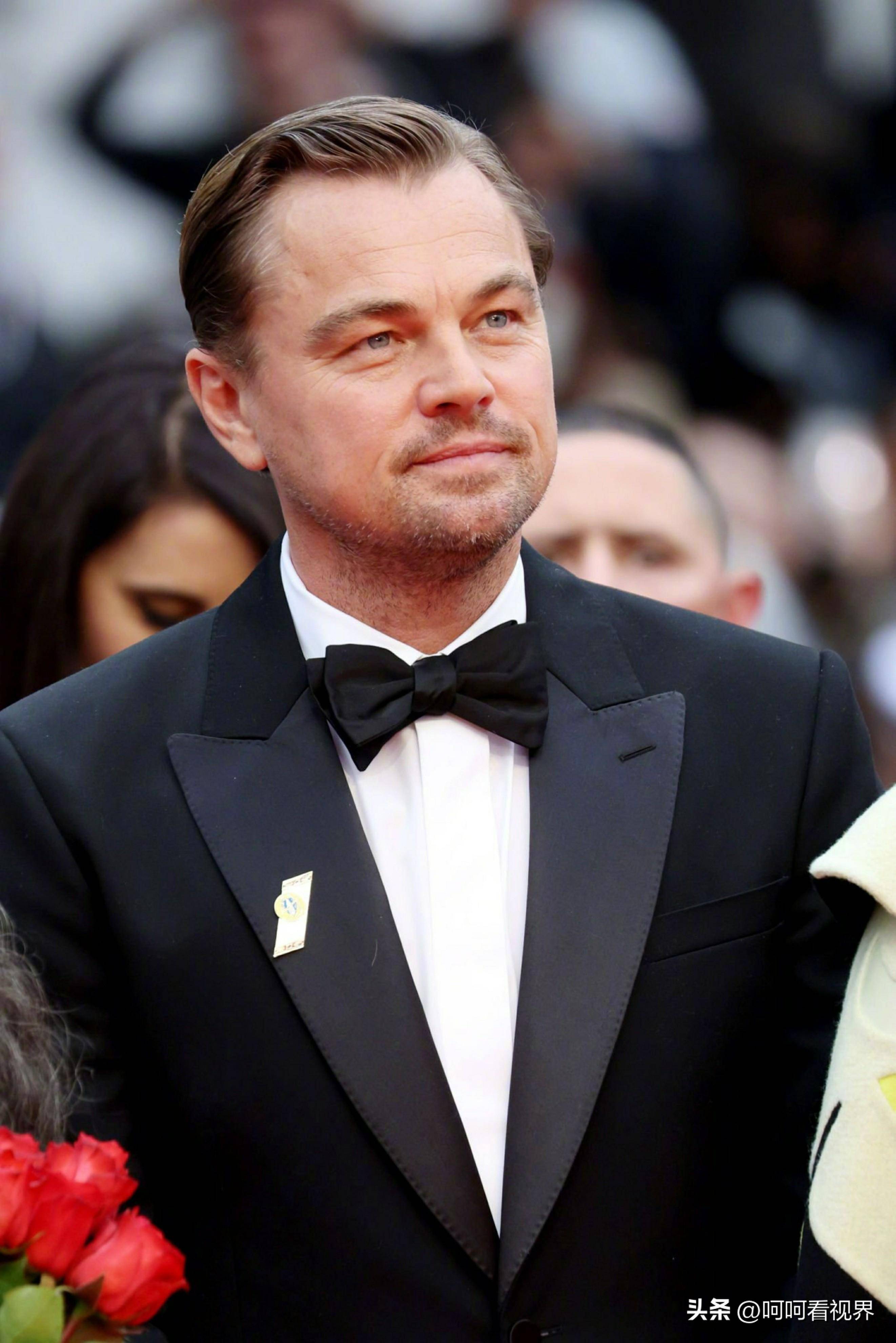 莱昂纳多出席活动,穿西装尽显高贵绅士风范_穿着_风格_袖口