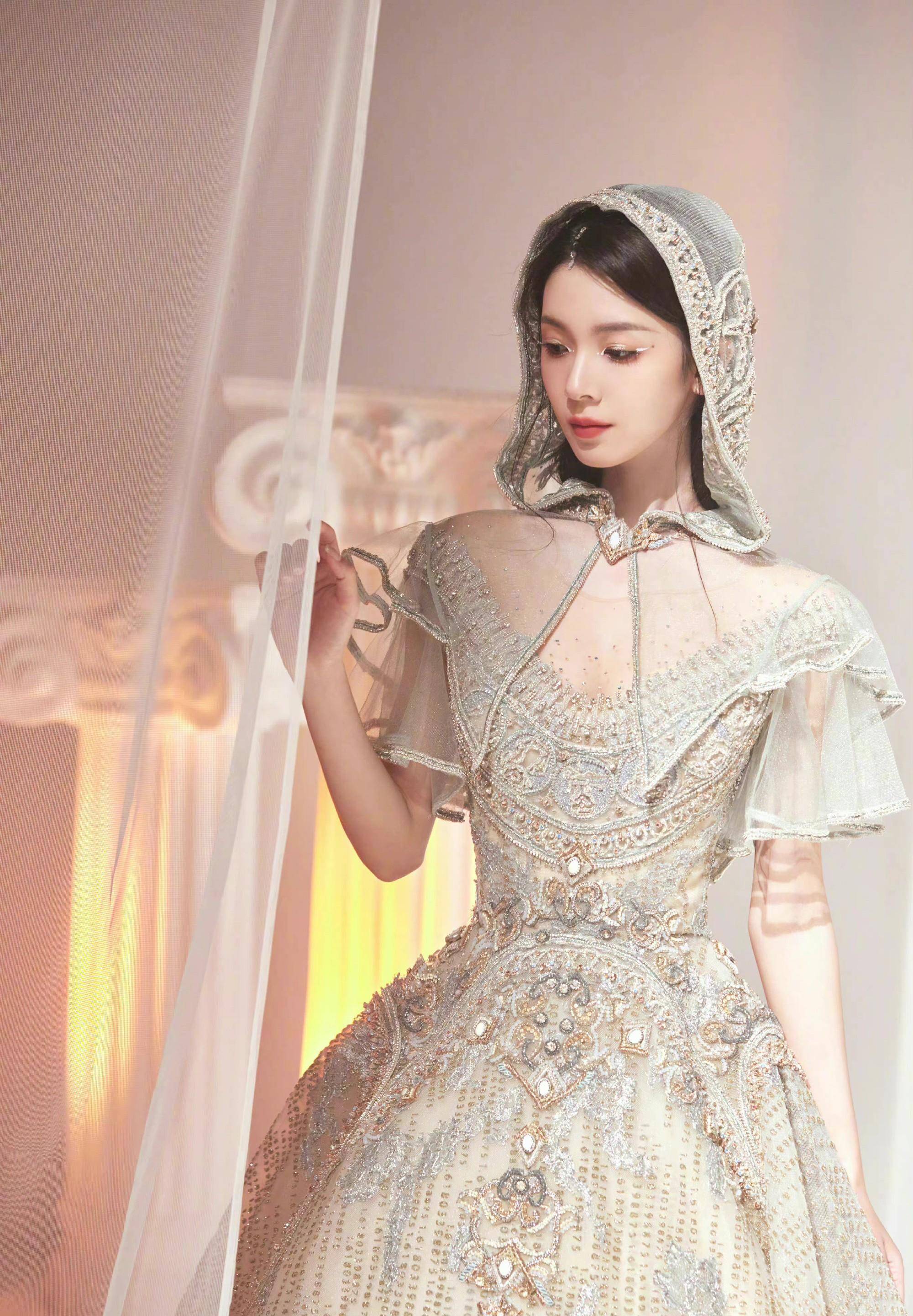 上海时装周陈瑶复古宫廷风婚纱好似仙女_气质_网友_女性