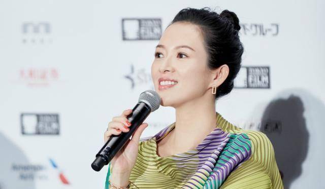 东京电影节章子怡怀孕后依然穿高跟,笑劝日本记者不要太悲观多虑_状态