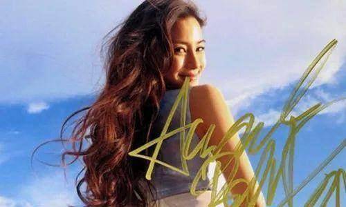 angelababy的好复杂,大概是因为名字太长了,签名板有多大,就能签多长!
