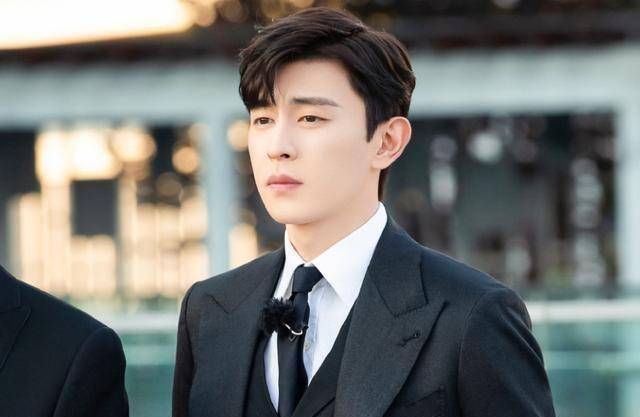 邓伦为偷逃税道歉,前一秒还说要努力工作,下一秒帐号就被封