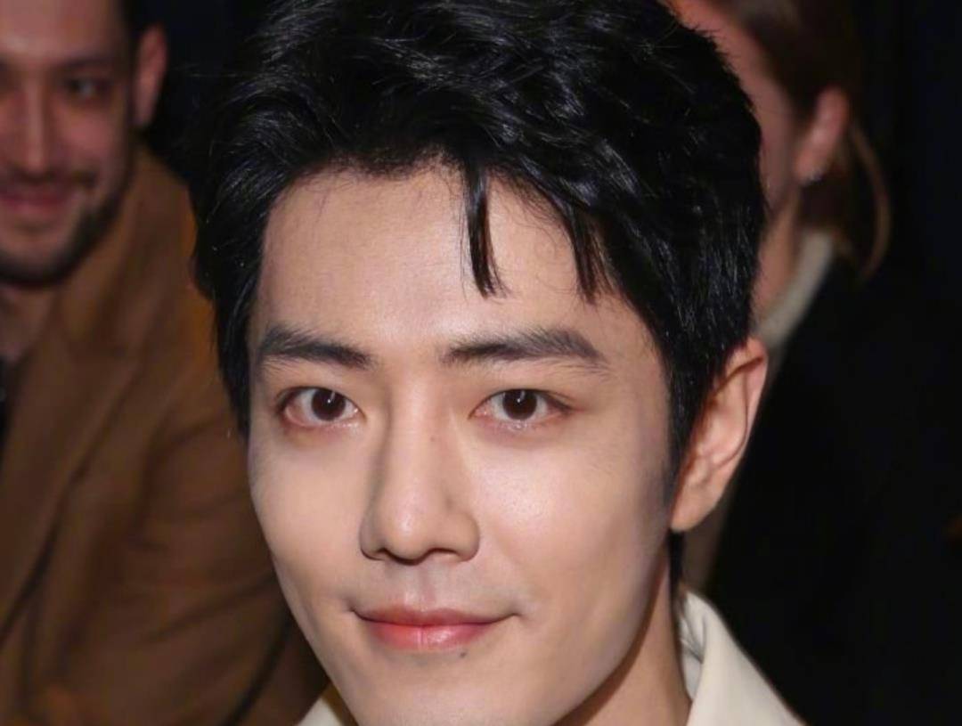 米兰时装周四强合影暴露真实身份:刘诗诗是粉丝,肖战皮肤超好_李宇春