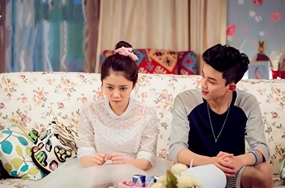 在《旋风少女》中,谭松韵和吴磊的cp也圈了不少的粉,尤其是两人在剧中