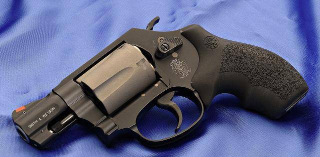 左轮手枪已经诞生这么久,为何还能在警察队伍中继续服役?