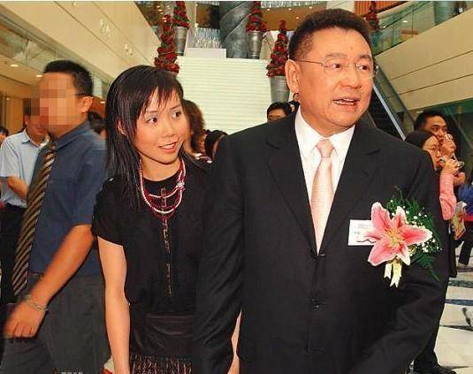 富豪刘銮雄也有难言之隐,女儿仇视亲爹,送钻石也不肯喊一声爸爸