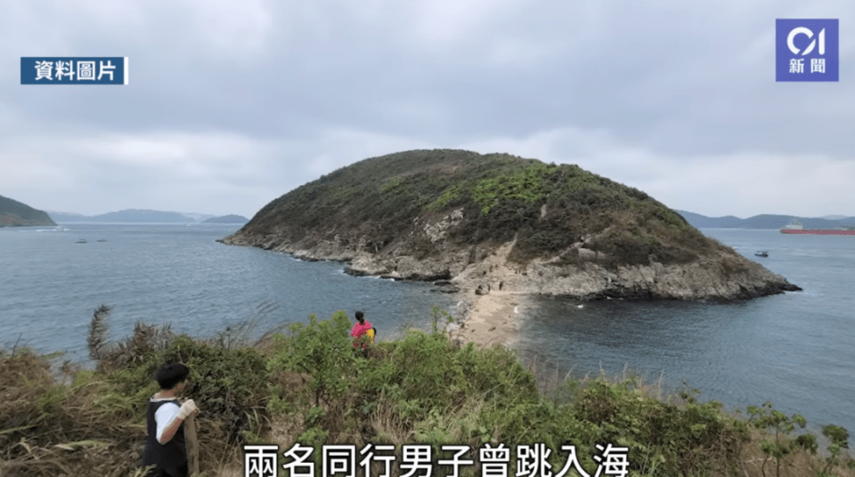 原创            女子为拍照被卷入海中不幸身亡：只为打卡网红地，网友唏嘘不值得（女生为了拍照有多拼）