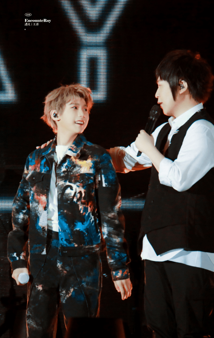 王源五月天鸟巢演唱会合唱《如果我们不曾相遇》,被曝紧张到发抖_罗伊