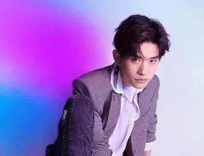 顶流男星易烊千玺被印在内裤包装上,当事人愤怒起诉获赔100万_公司