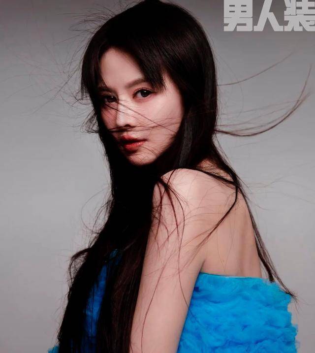 "晶女郎"云千千登《男人装》秀性感,网友:这尺度还比不上私照_王晶