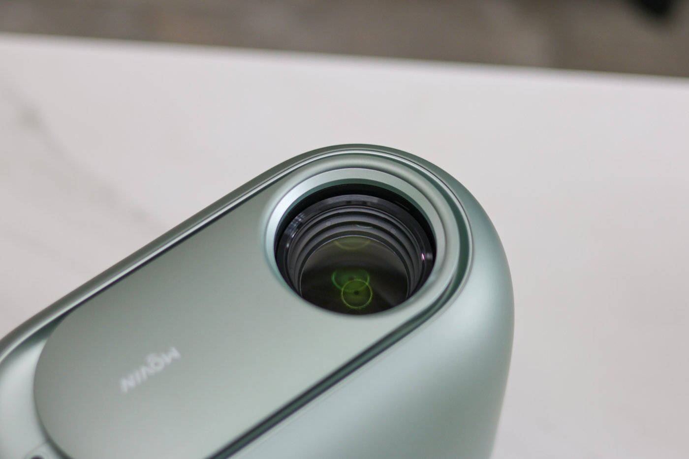 双倍亮度+JBL原装音响,表现到底如何?极米子品牌快乐星球O3投影深度评测