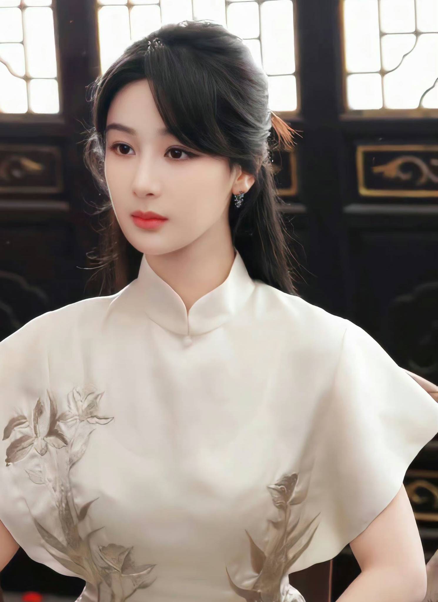 杨紫出发长春路透生图,新物料民国旗袍造型也太美了吧_侵权_黑色_角色