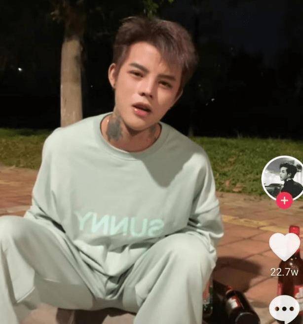 分手一年后,何婧婧殷世航因房子"撕破脸",殷导晒日记表深情_套路_什么