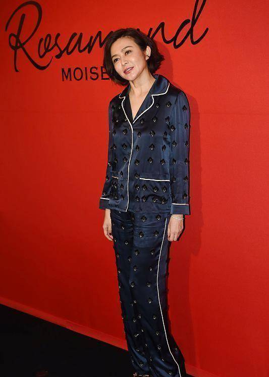 关之琳老了也很美,穿睡衣打扮秀亲切魅力,接地气的样子更惹人爱_设计