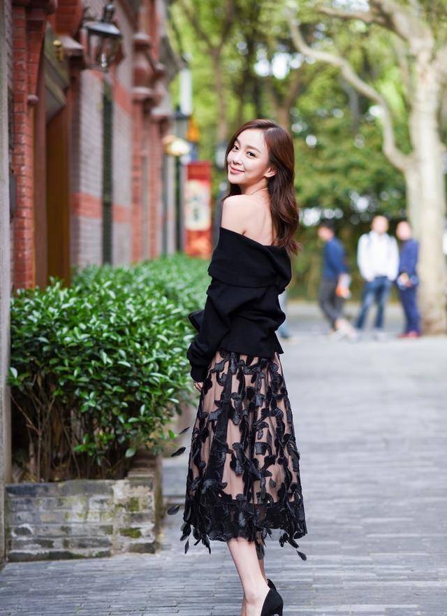 广西美女歌手汪小敏人长得漂亮,歌唱得不错,为什么没能大红大紫?