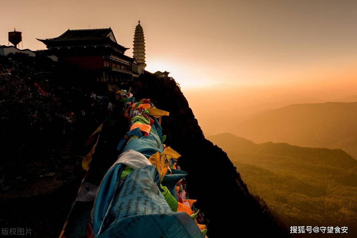 佛陀在5月的一個月圓之日出生,35年後又在5月的某月圓之日於菩提樹下