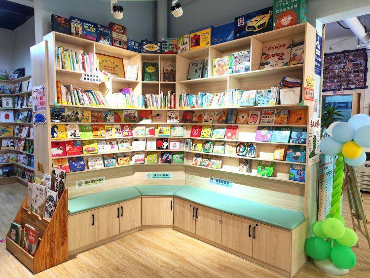 驻马店市兰可琪双语绘本馆举行公益立体书展_活动_孩子_小朋友们