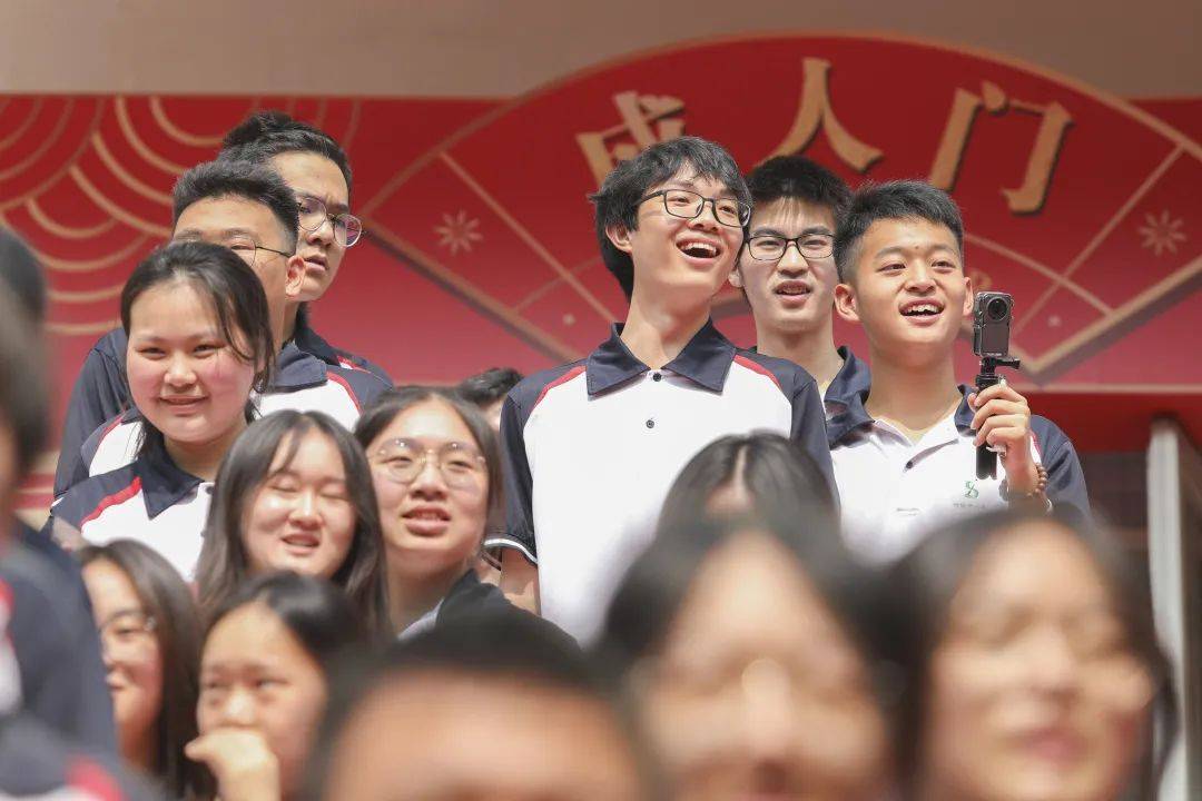 衡阳市八中举行2023届高三毕业典礼暨18岁成人仪式_全体_毕业生_青春