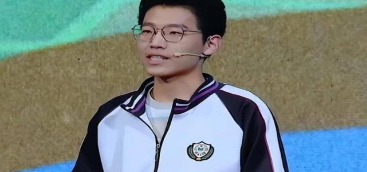 2021年,衡水中学学霸张锡峰,曾立志进城拱白菜,他考了多少分?