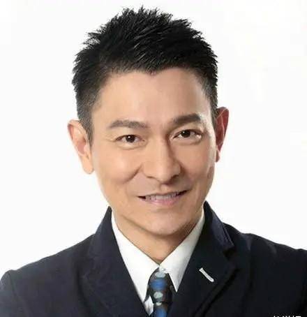 只是,栽了个大跟头,《战神传说》投资六千万,亏损了三千万,这简直就是