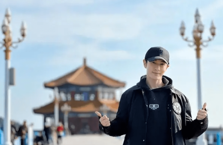 原创
            黄晓明又换对象了？前绯闻对象还没结束，又来一个赵仕瑾！7