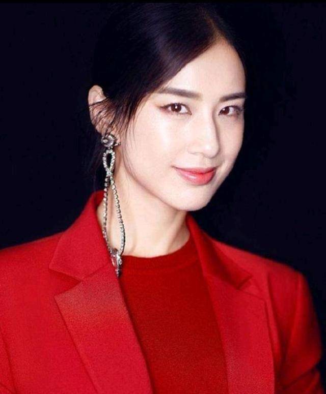 黄圣依——长脸不抗老_眼睛_舞台_年纪