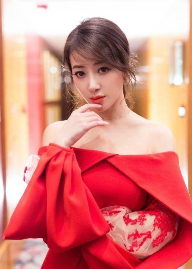 和苏有朋搭戏不火,演美女被胡歌捧红,今40岁依旧苗