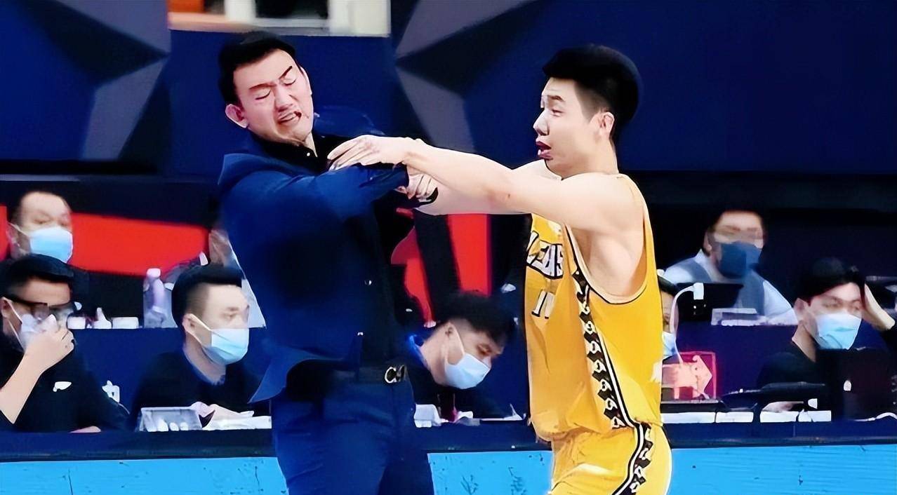广厦新赛季再做打算,王博离队悬念揭晓,胡金秋替补完成续约_辽宁男篮