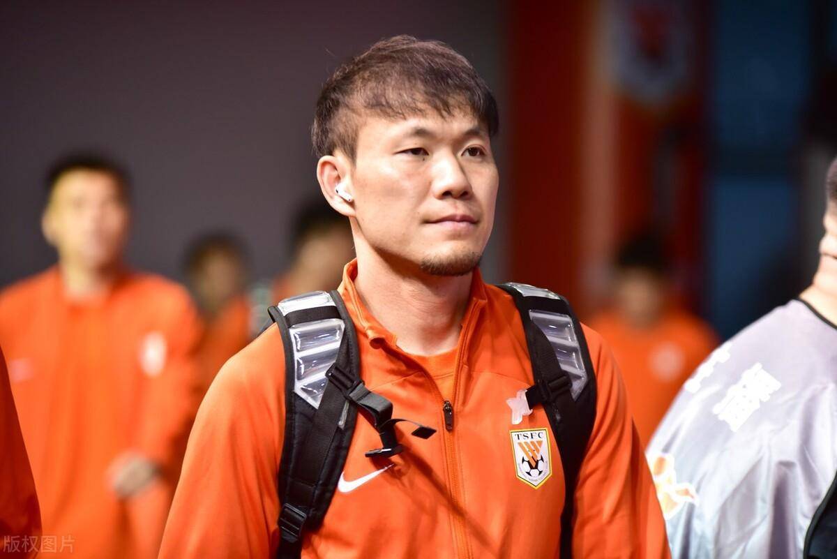 本轮,泰山队与大连队的比赛,李源一首发送出了助