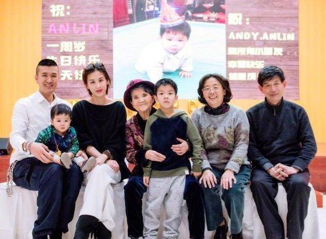 背景强大才能捧起她,杨子把她当公主宠_安迪_奶奶_皇太后