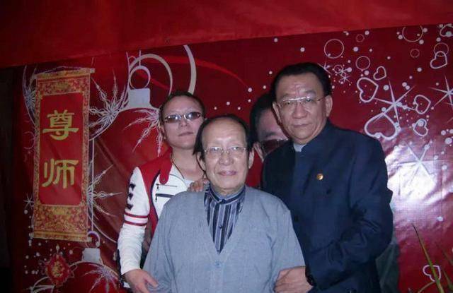 侯宝林离世时耀华耀文都不在身边侯震的父亲拍板决定放弃抢救_李伯祥