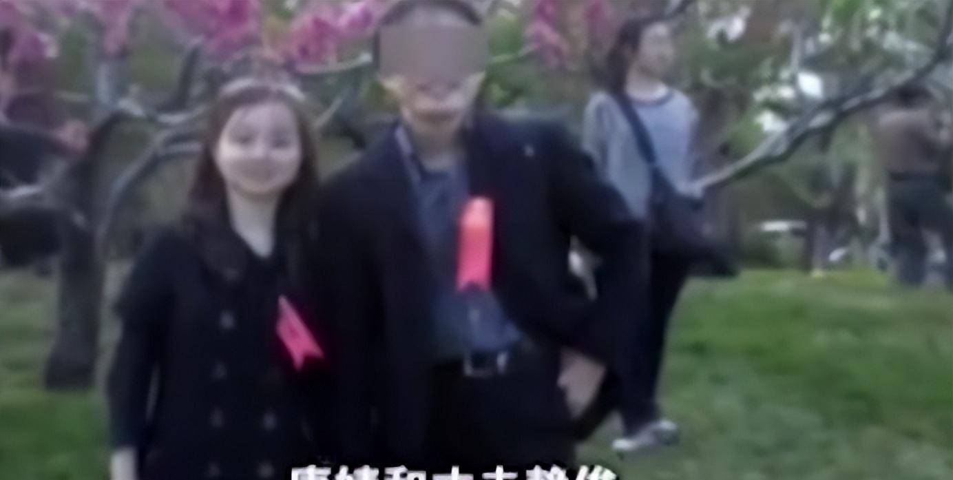 赖俊认为唐英每天打电话,不停督促唐婧吃药,提醒唐婧母亲和姐姐的死