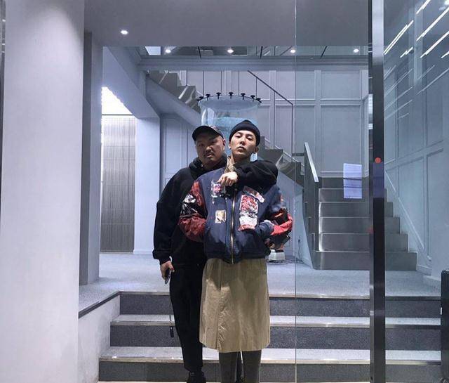 好久不见的权志龙,机场素颜太奶了,干练清爽造型实力圈粉!