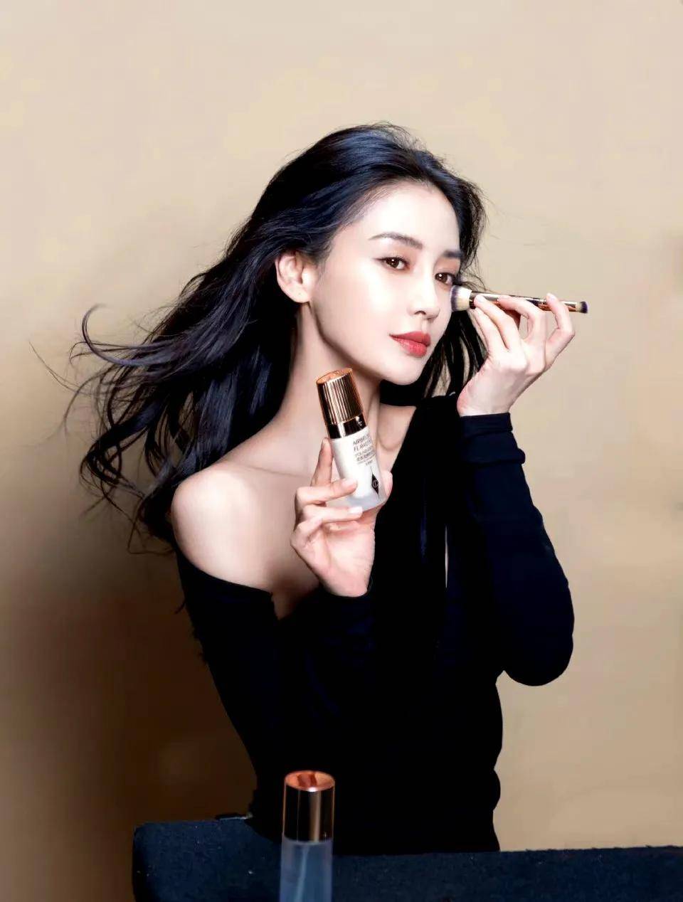 恭喜杨颖成为国际彩妆charlotte tilbury的全球时尚及彩妆代言人_肌肤