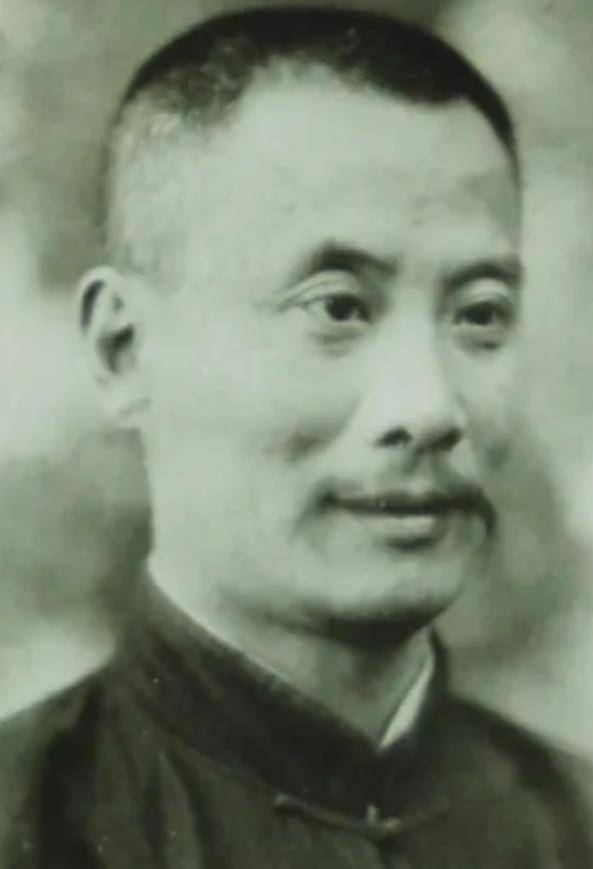 1939年间,张发奎调到了广东进行工作,任第四战区司令长官,吴仲禧也