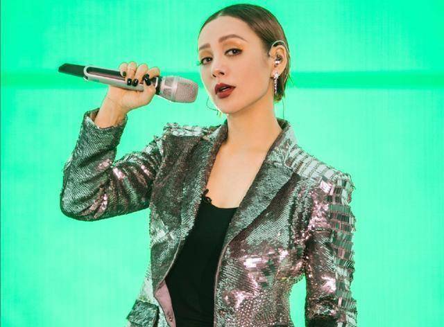 万茜,张雨绮集体搞预热,宁静再次搞特殊?_黄龄_穿着_节目