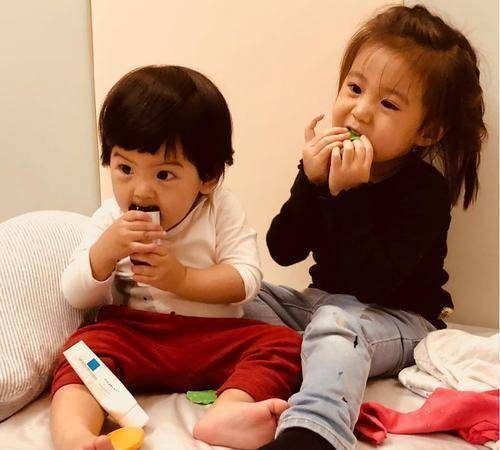 贾静雯女儿咘咘长大了!