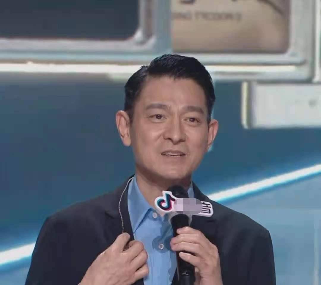 刘德华出道40周年出镜,在线人数突破7000万,不愧红了40年_一个人_红包