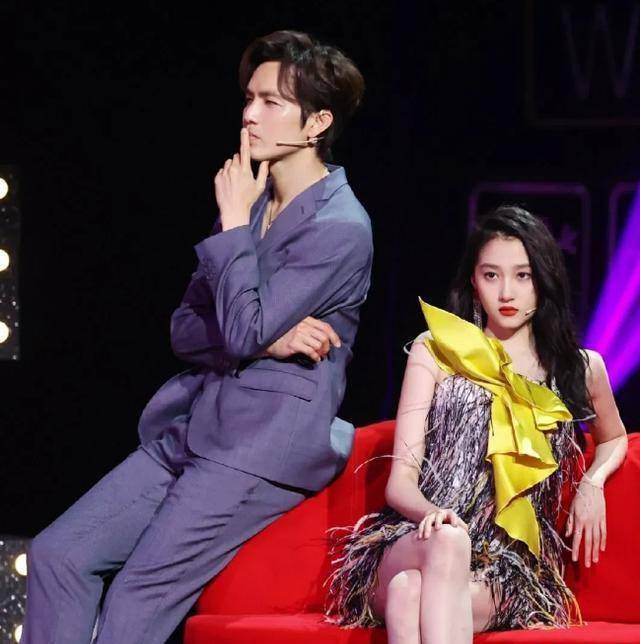 贾玲和钟汉良表演相互壁咚,才知道,节目组不用关晓彤是这个原因_嘉宾