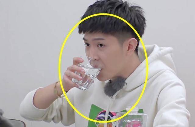 叫程潇没新意,叫春丽亲密,听到马伯骞叫法,偶像剧里才有的称呼_身形