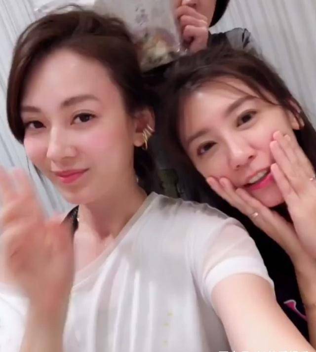 贾静雯林心如殷悦三位美女罕见同框,修图前后对比,谁输谁赢了?